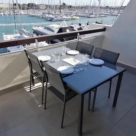 3 Pieces Pour 6 Avec Piscine, Wifi, Et Parking A Port Camargue * Le Grau-du-Roi